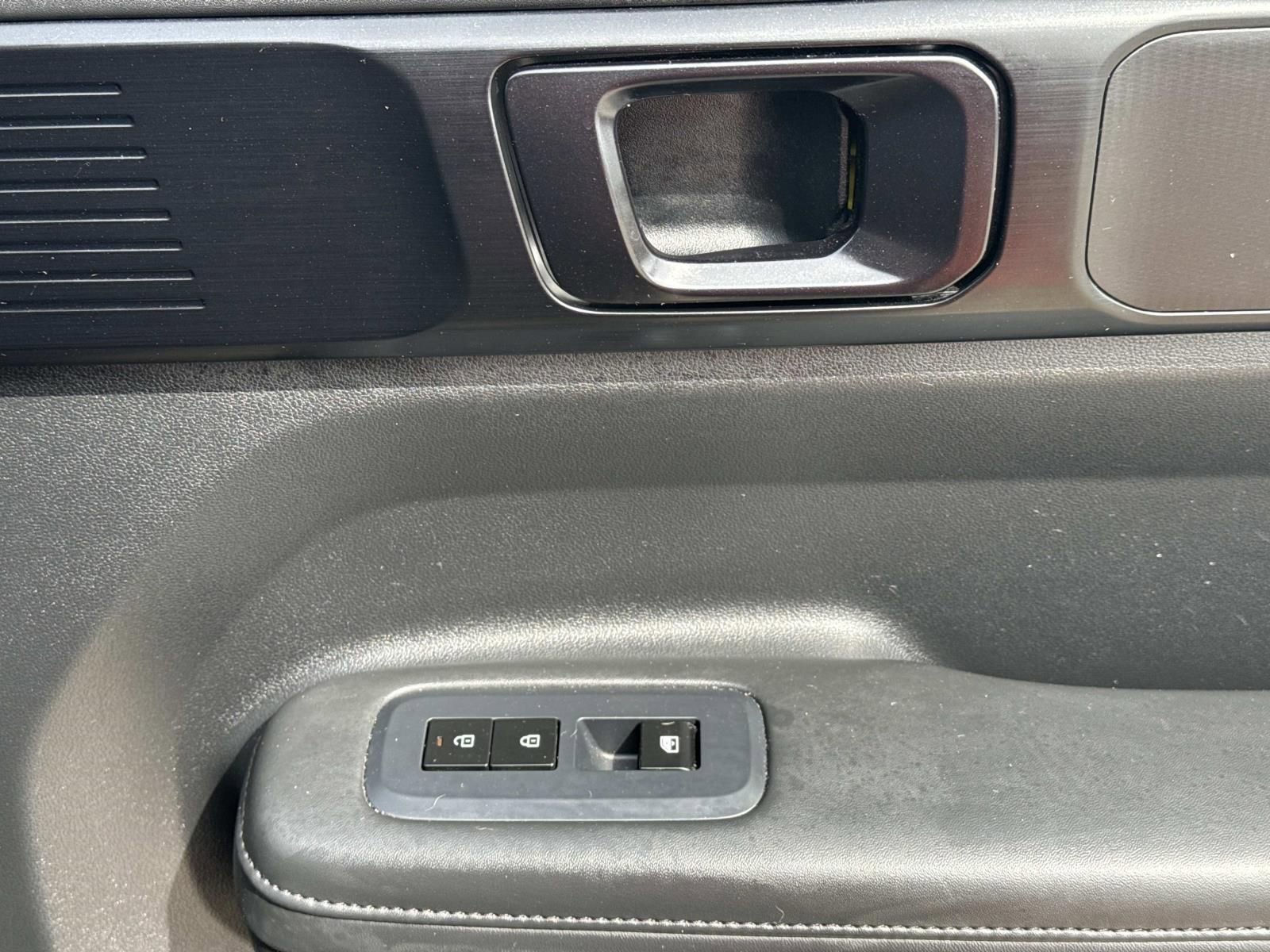 Used 2025 Hyundai Santa Fe Calligraphy image 16