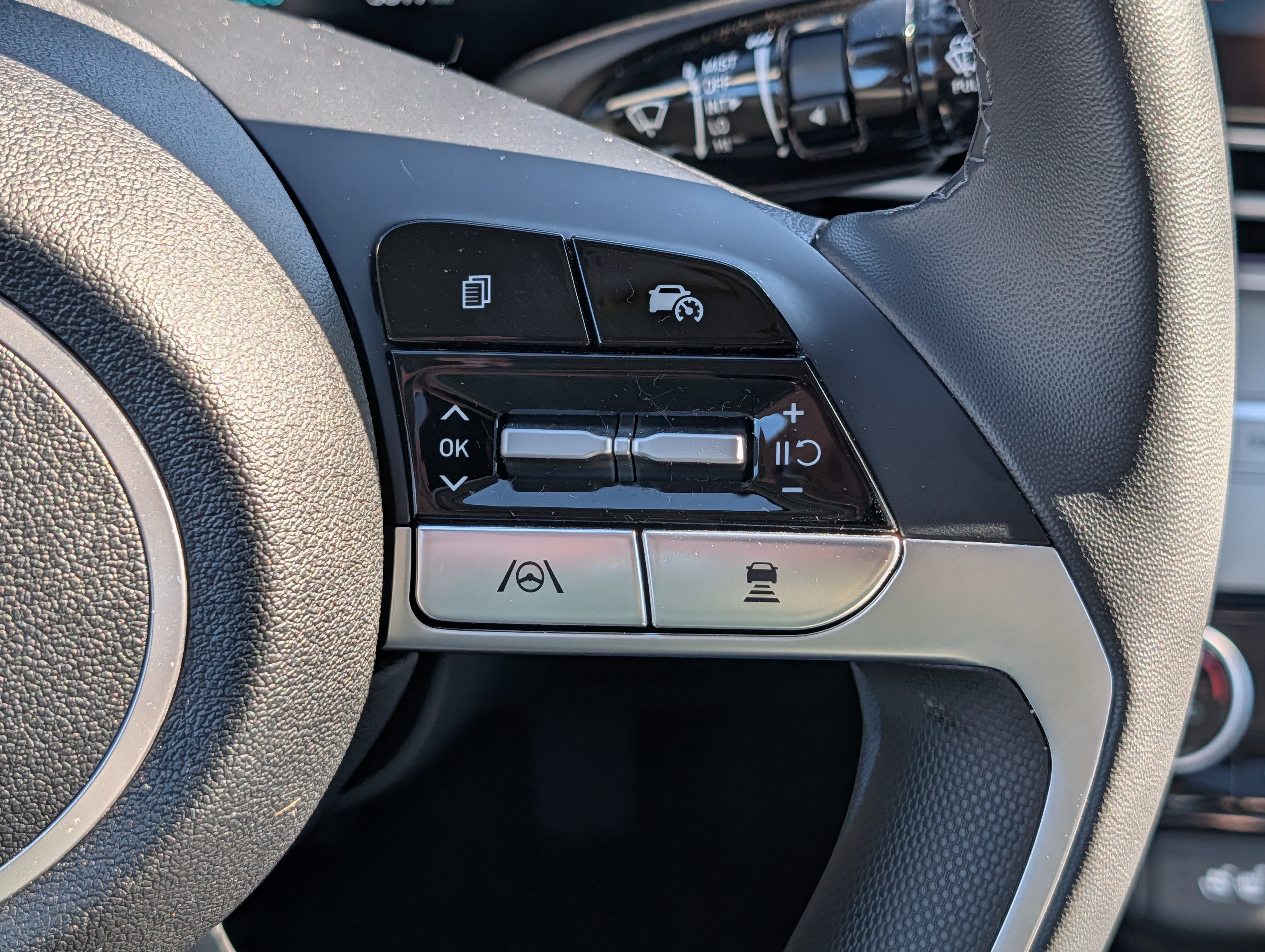 Certified 2026 Hyundai Elantra Limited FWD image 30