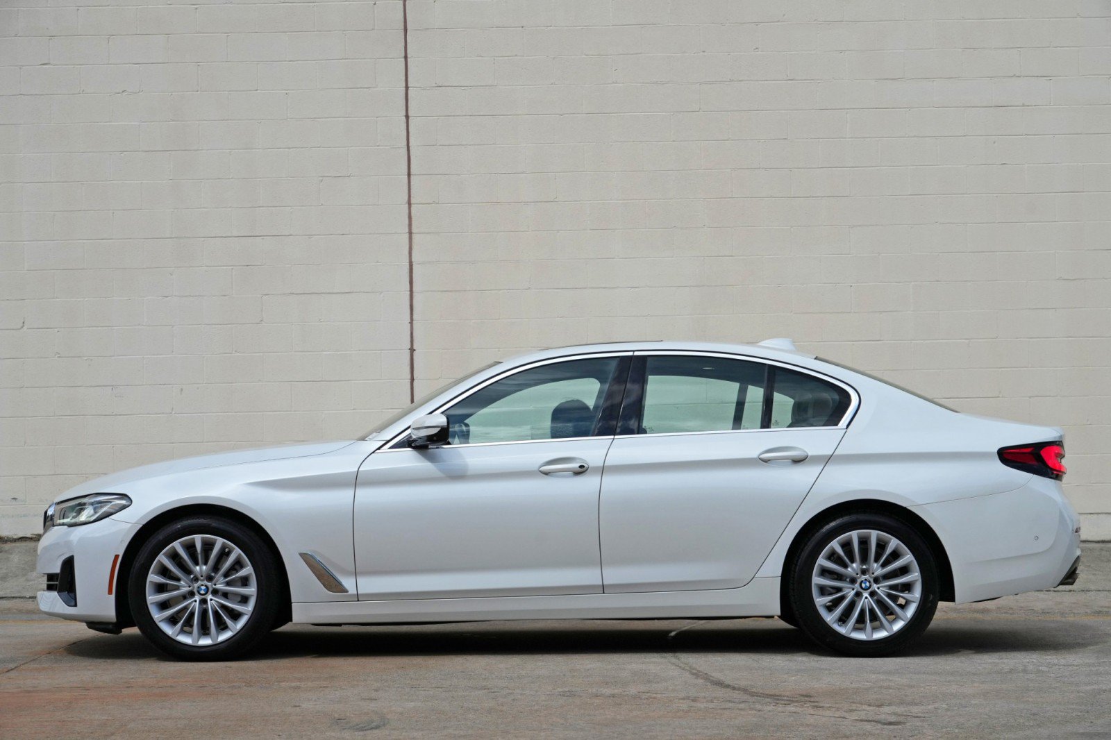 Used 2021 BMW 530i w/ Convenience Package RWD image 8