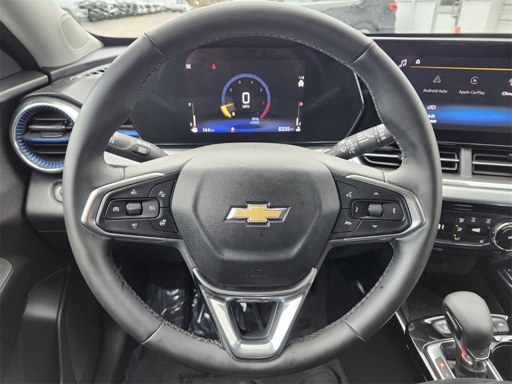 Used 2025 Chevrolet Trax LT w/ Sunroof Package image 26