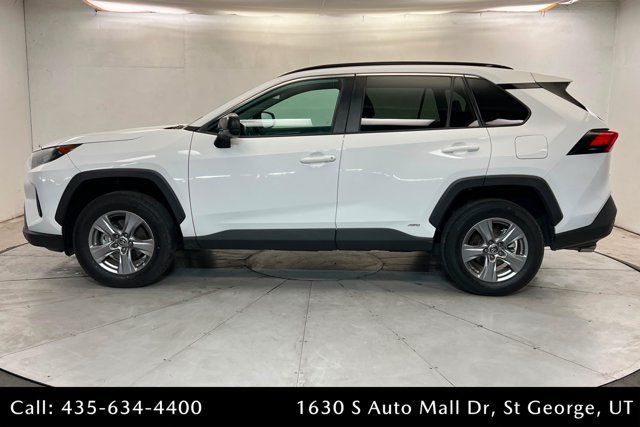 Used 2022 Toyota RAV4 LE AWD/4WD image 2