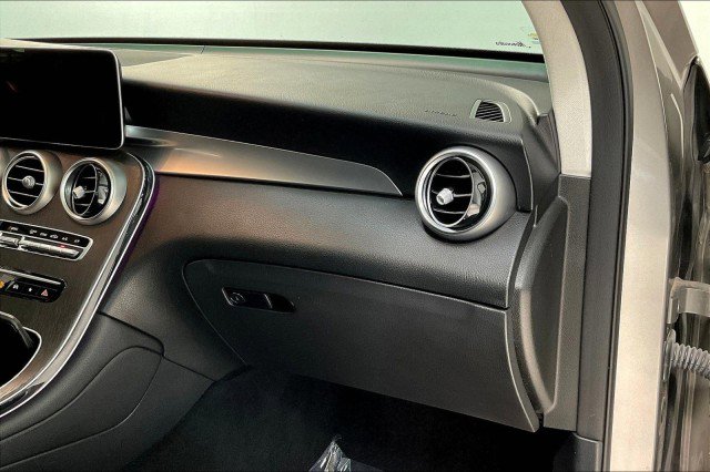 Used 2021 Mercedes-Benz GLC 300 4MATIC w/ Premium Package image 15