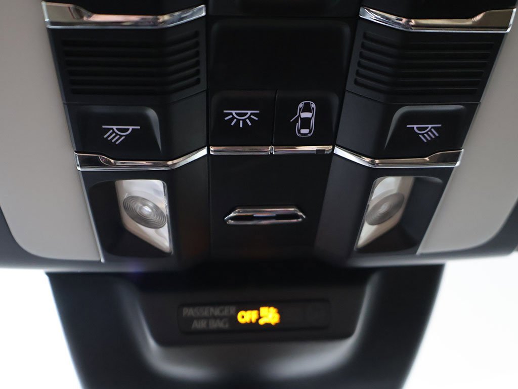 Used 2022 Porsche Macan image 52