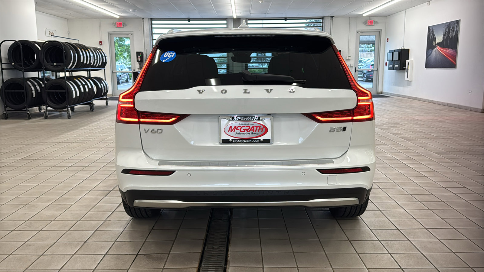Used 2023 Volvo V60 B5 Cross Country Plus w/ Climate Package AWD/4WD image 6