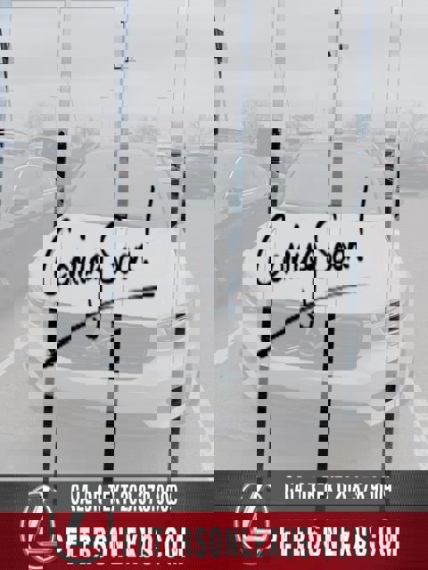 Used 2019 Volvo XC40 T5 R-Design image 1