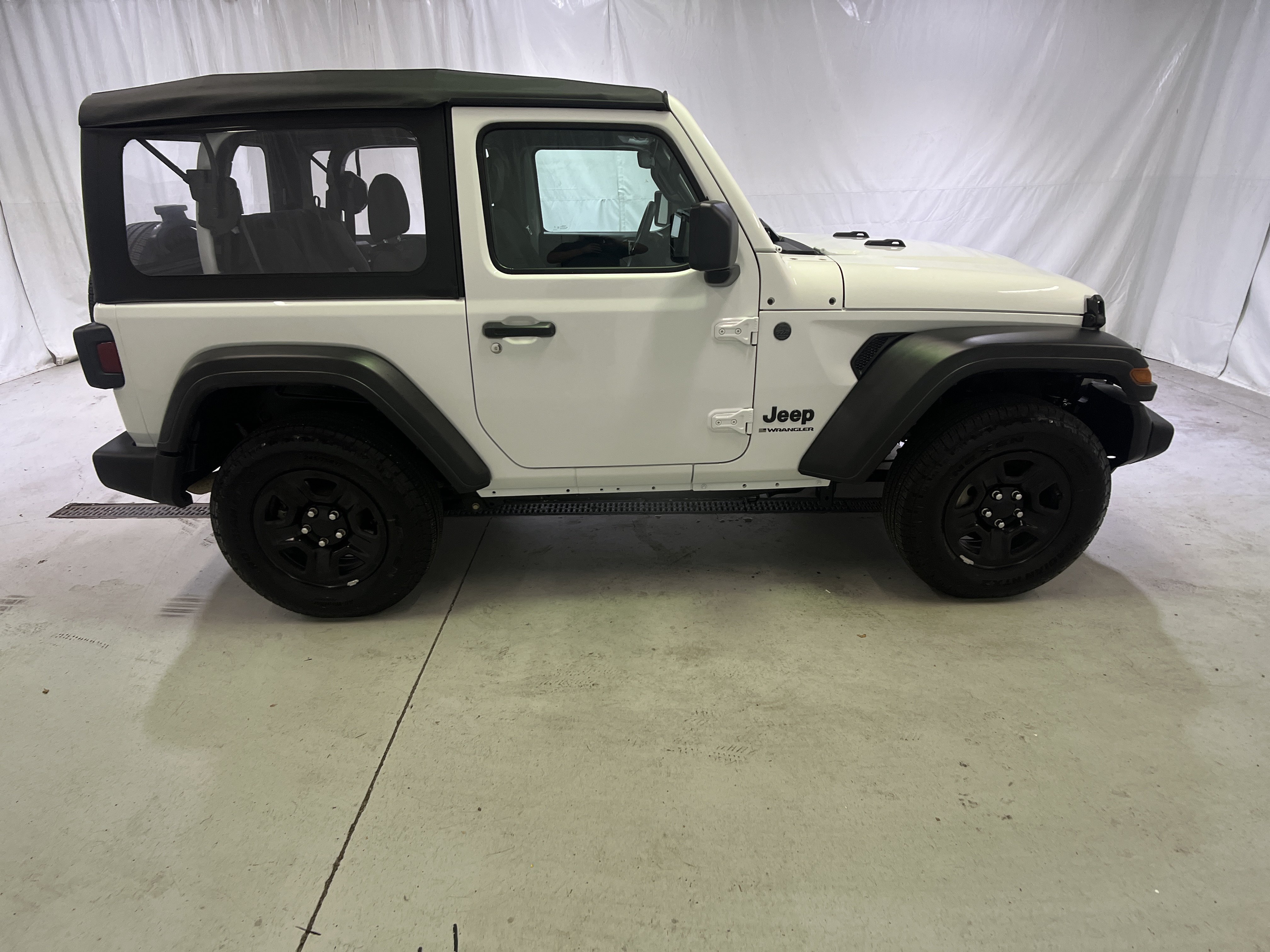Used 2025 Jeep Wrangler Sport AWD/4WD image 12