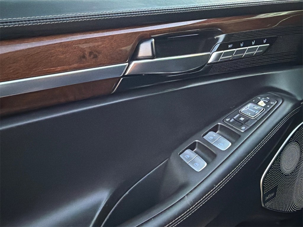 Used 2019 Genesis G90 3.3T Premium image 37