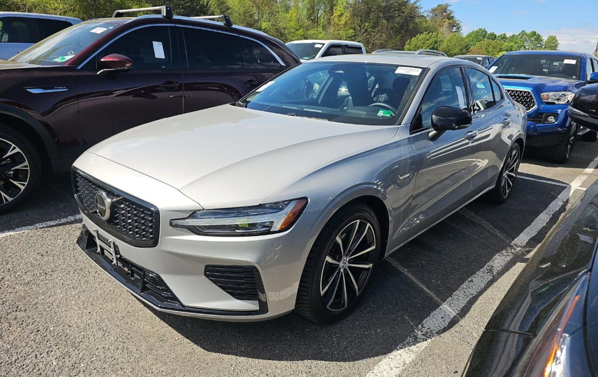Used 2023 Volvo S60 T8 Plus AWD/4WD image 2