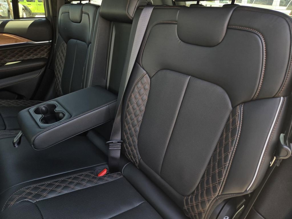 New 2026 Jeep Grand Cherokee Summit AWD/4WD image 16