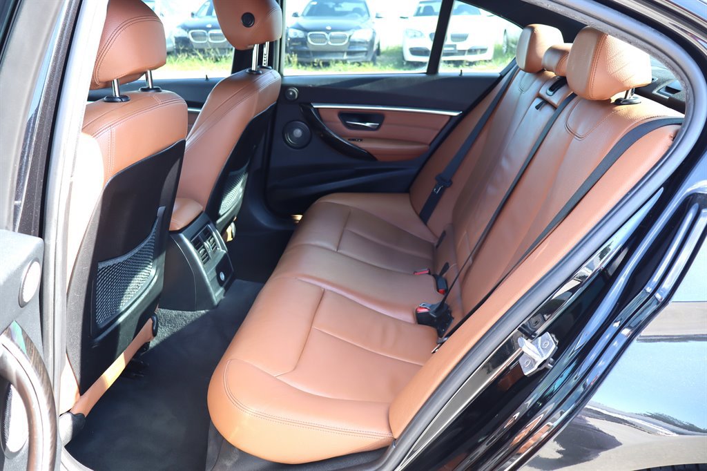 Used 2016 BMW 340i Sedan w/ M Sport Package RWD image 23