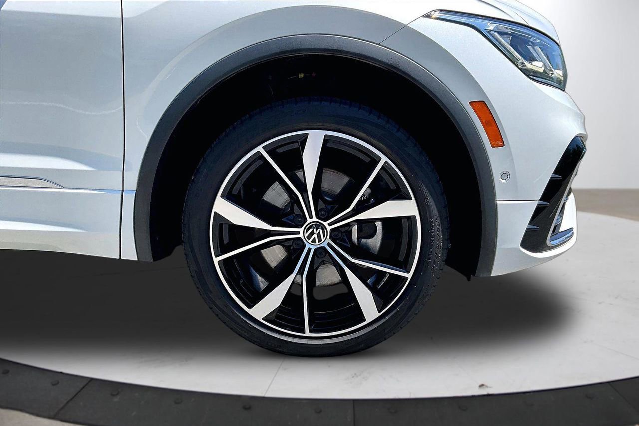 Used 2023 Volkswagen Tiguan SEL R-Line AWD/4WD image 34