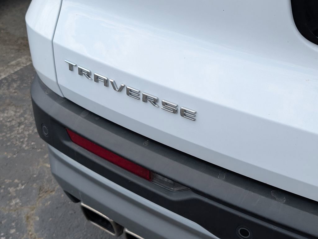 Used 2025 Chevrolet Traverse LT image 18