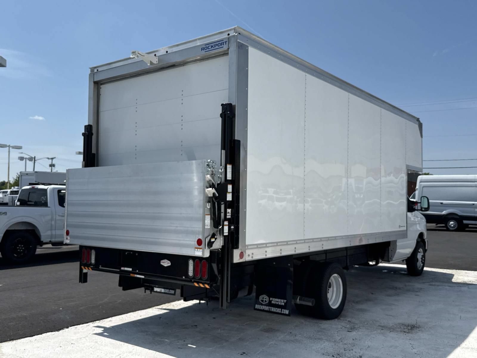 New 2027 Ford E-450 and Econoline 450 Super Duty w/ Power Equipment Group RWD image 3