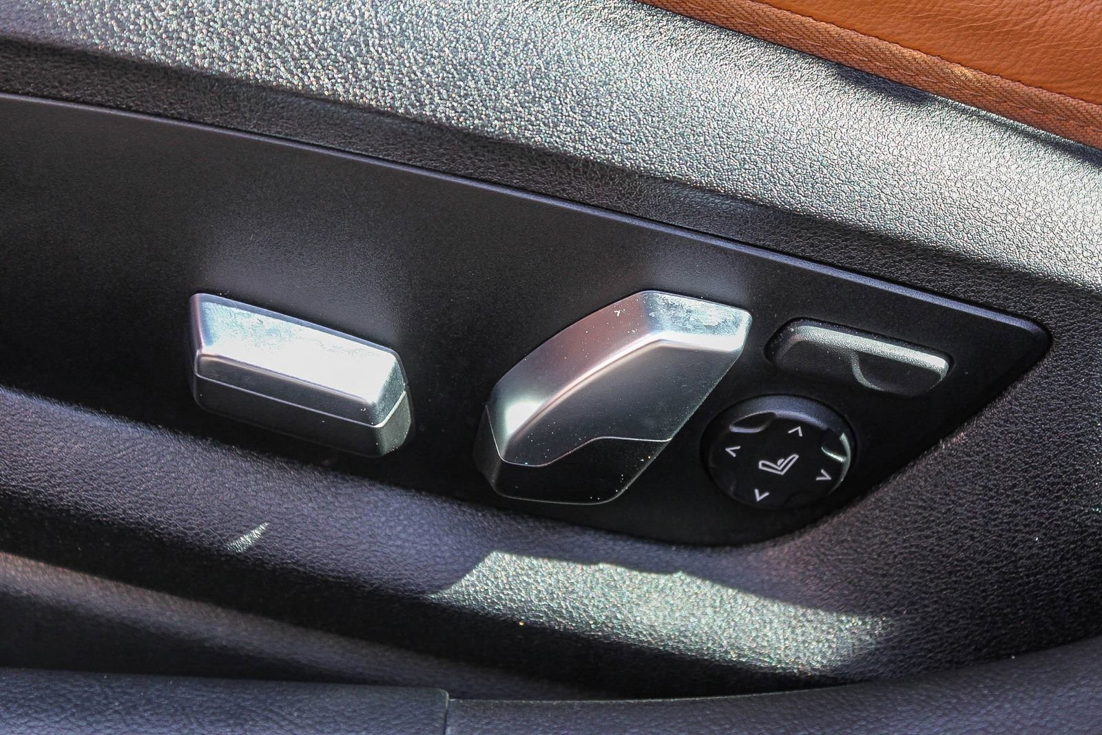 Used 2022 BMW 530e w/ Premium Package image 22