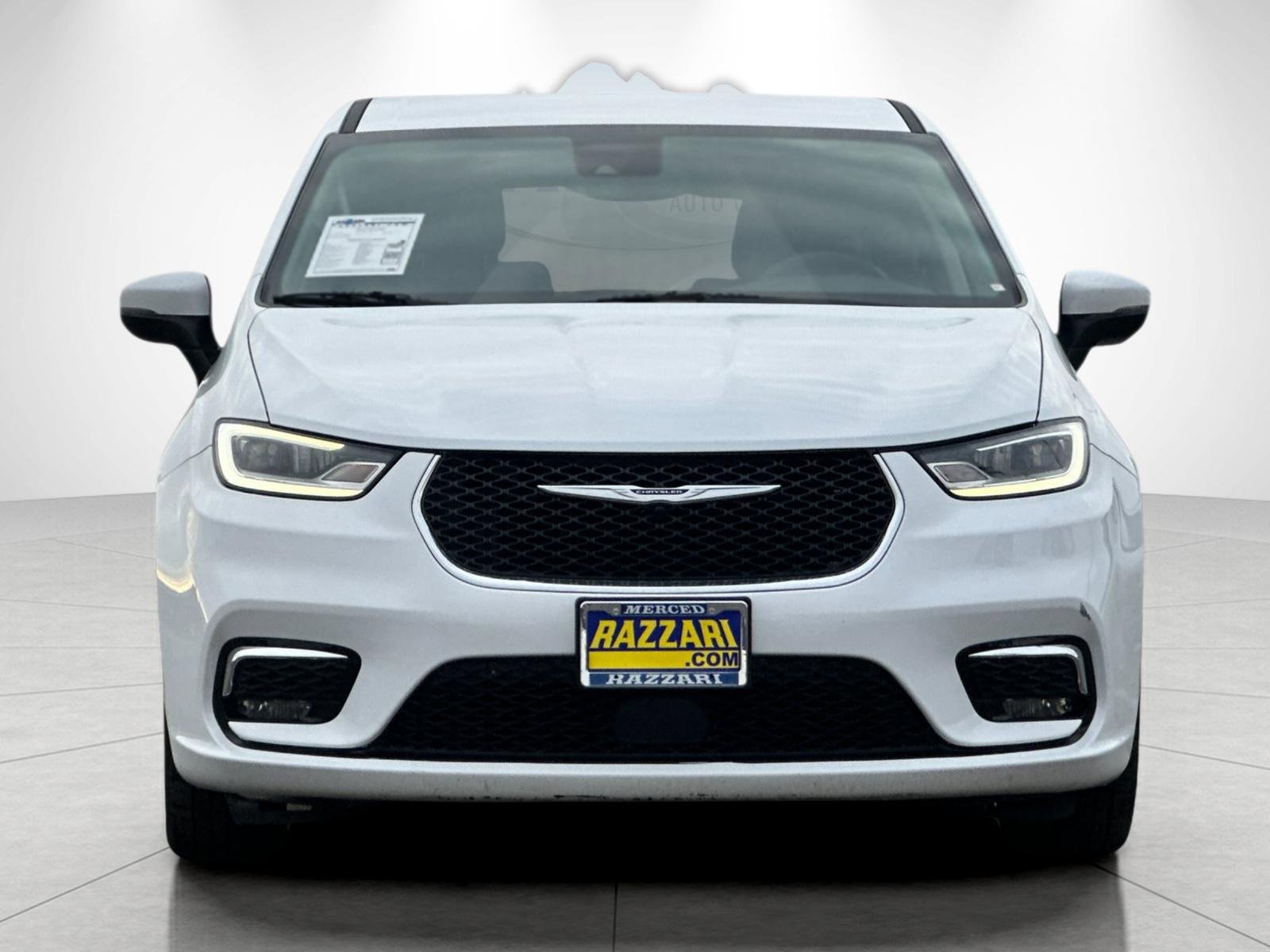 Used 2023 Chrysler Pacifica Touring-L image 8