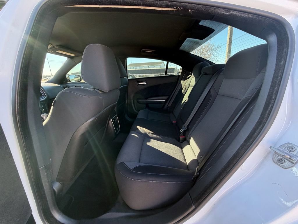 Used 2015 Dodge Charger SXT RWD image 9