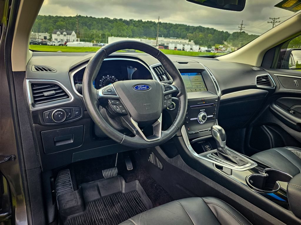 Used 2017 Ford Edge Titanium w/ Technology Package AWD/4WD image 13