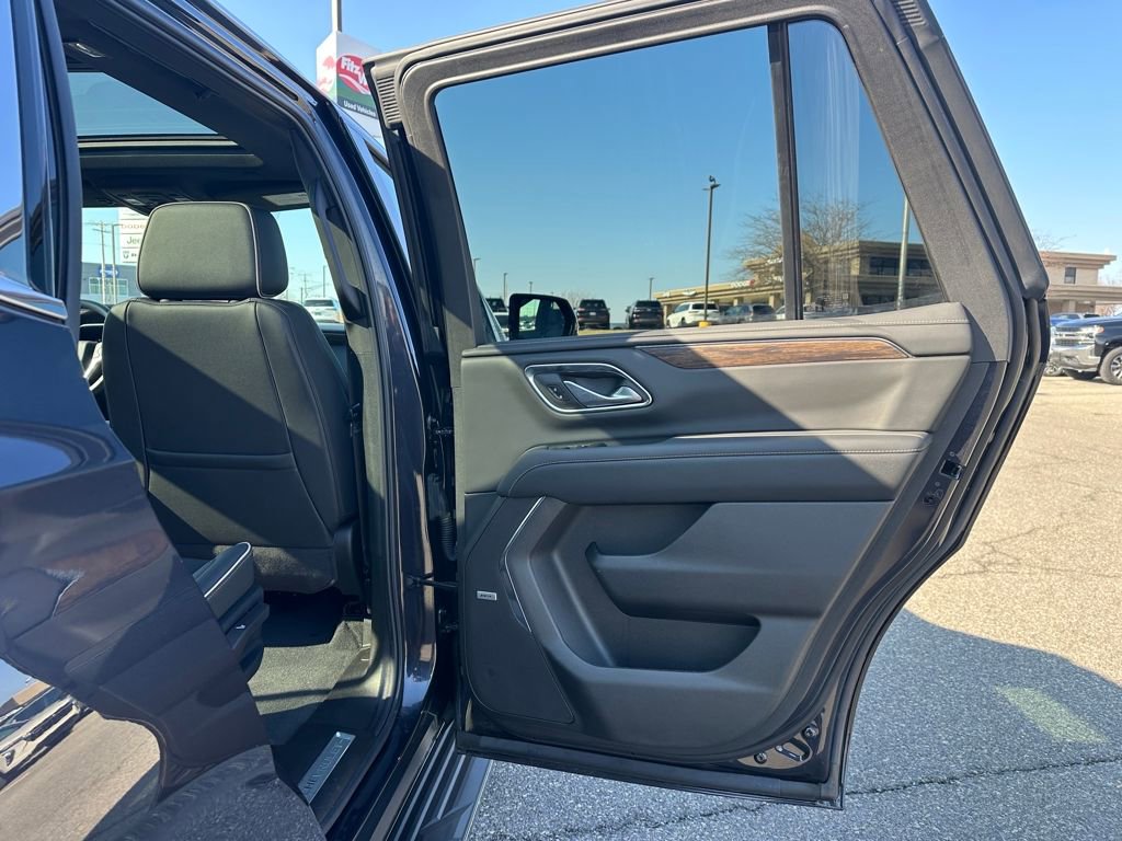 Used 2024 Chevrolet Tahoe Premier w/ Premium Package image 19