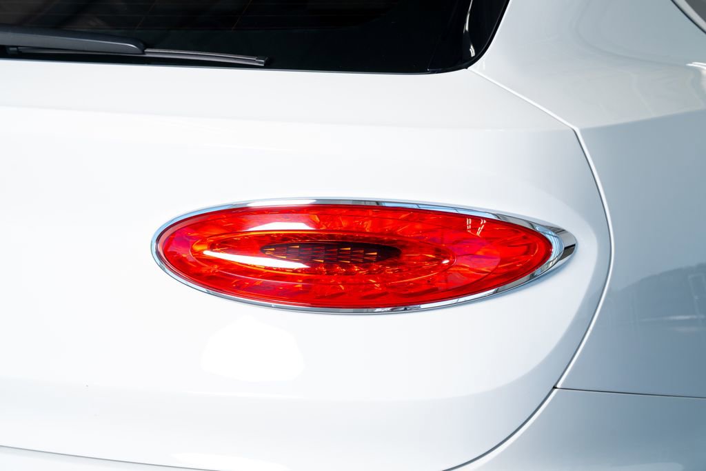 Used 2021 Bentley Bentayga image 28