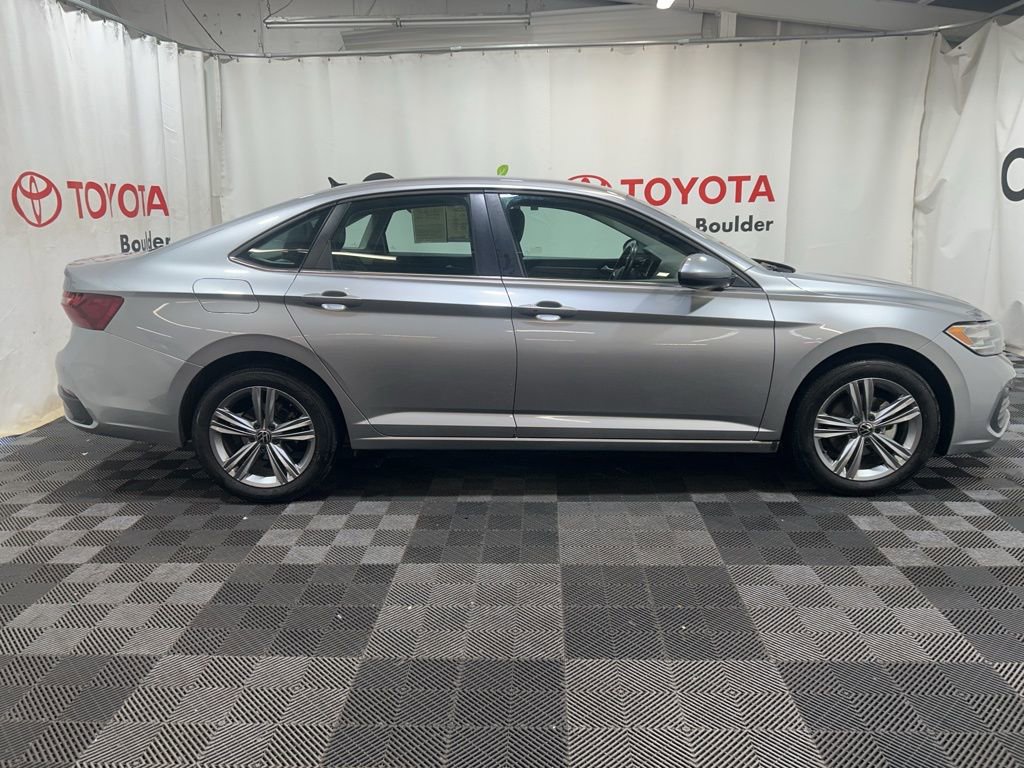 Used 2024 Volkswagen Jetta SE image 8