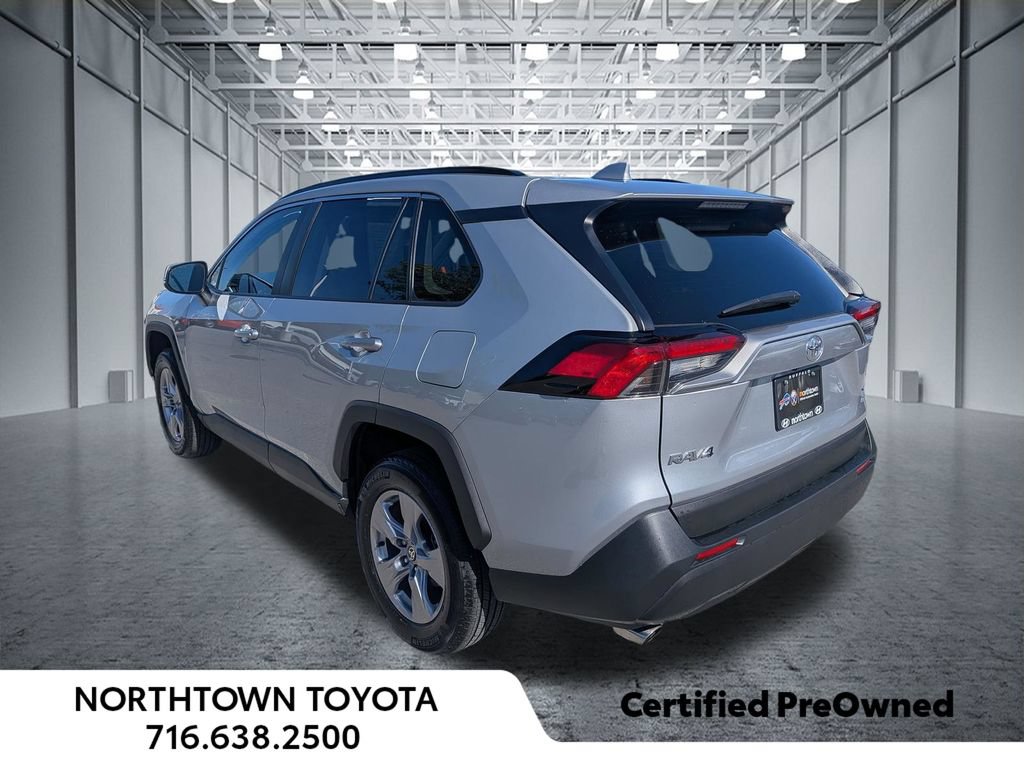 Used 2025 Toyota RAV4 XLE AWD/4WD image 4