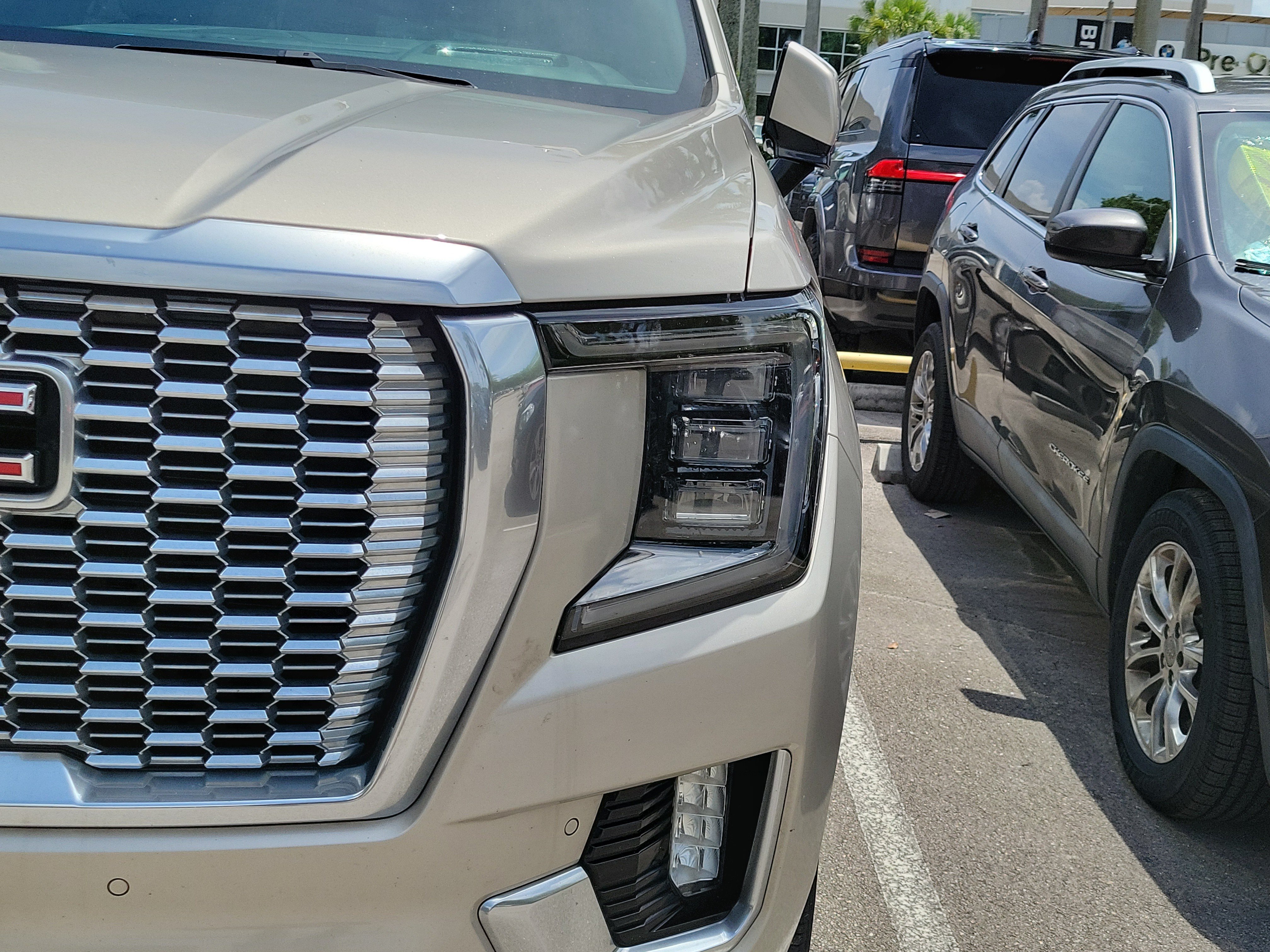 Used 2021 GMC Yukon XL Denali w/ Denali Ultimate Package AWD/4WD image 4