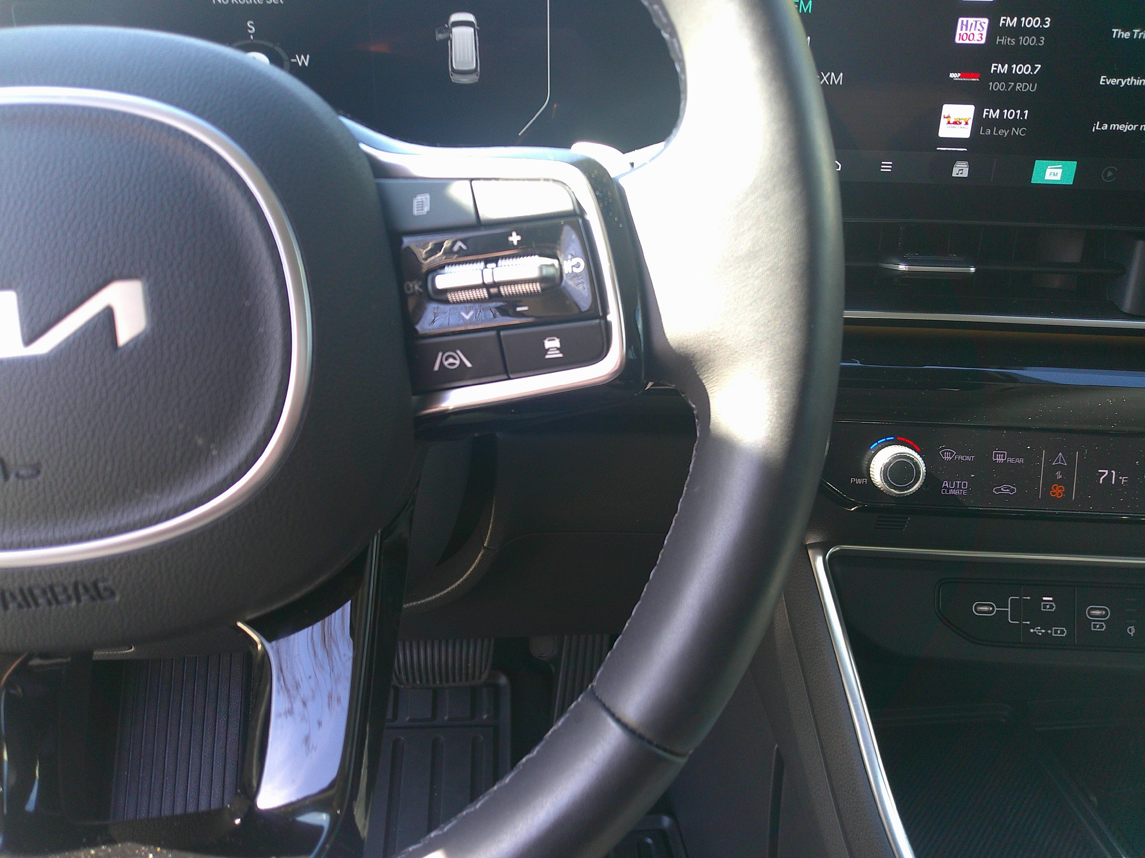 Used 2025 Kia Carnival SX Prestige image 21