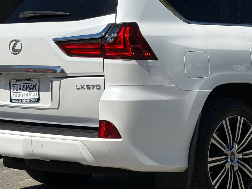 Used 2019 Lexus LX 570 4WD w/ Luxury Package image 5