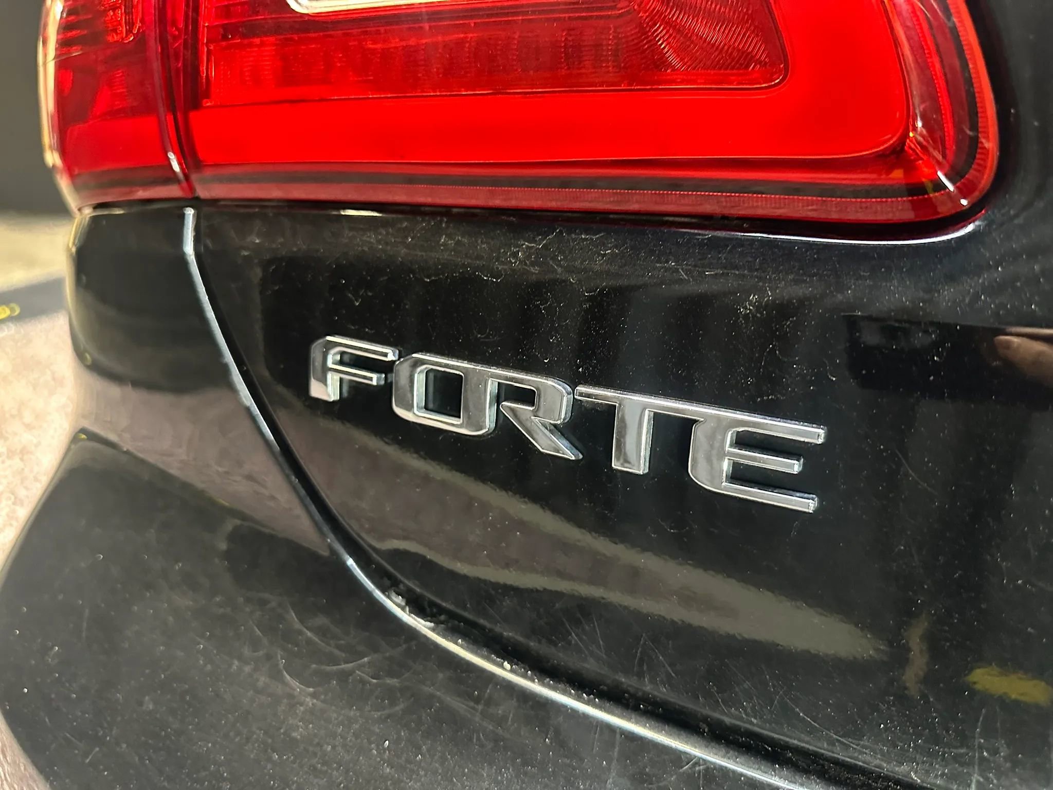 Used 2016 Kia Forte Koup SX FWD image 25