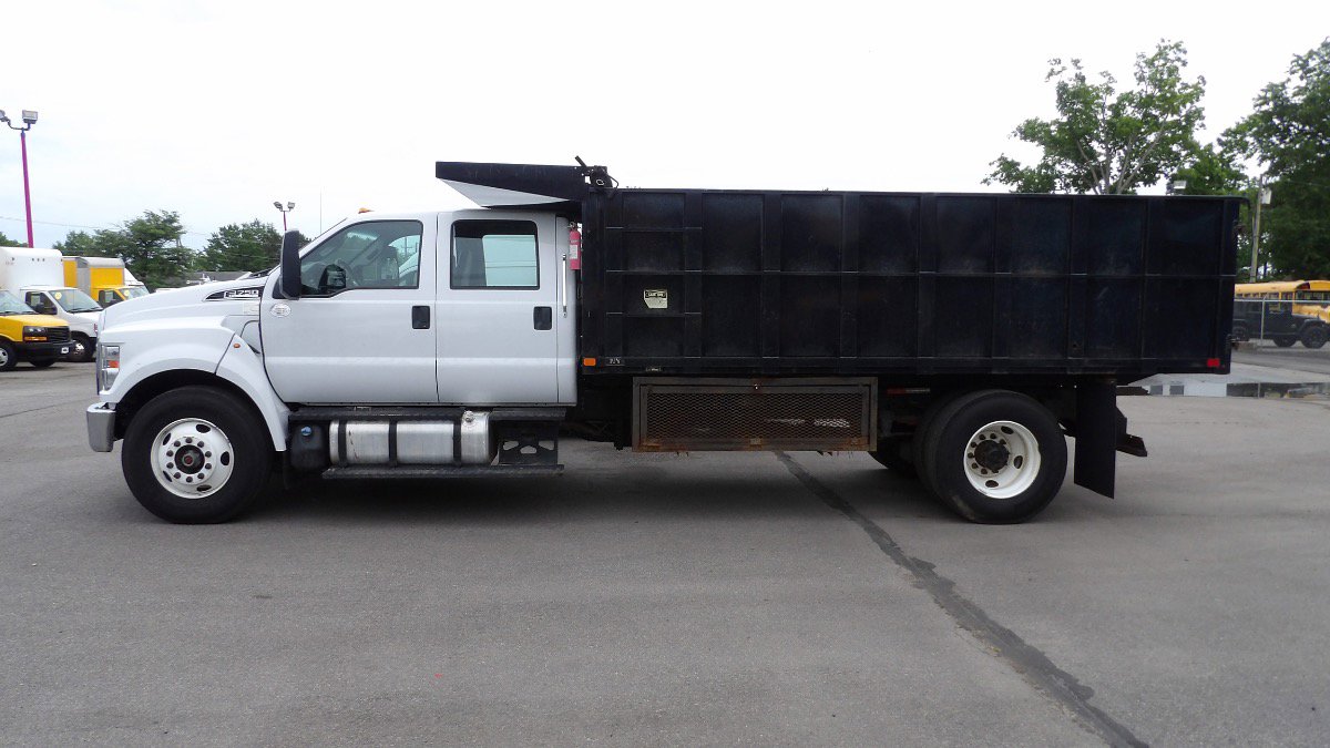 Used 2022 Ford F750 2WD Crew Cab Super Duty image 2