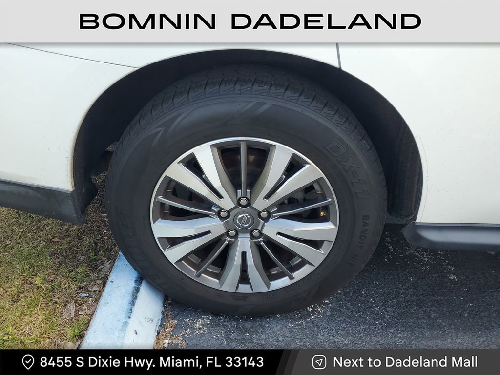 Used 2020 Nissan Pathfinder SV image 5