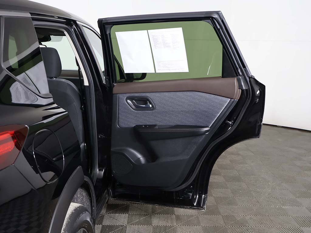 Used 2023 Nissan Rogue SV image 19