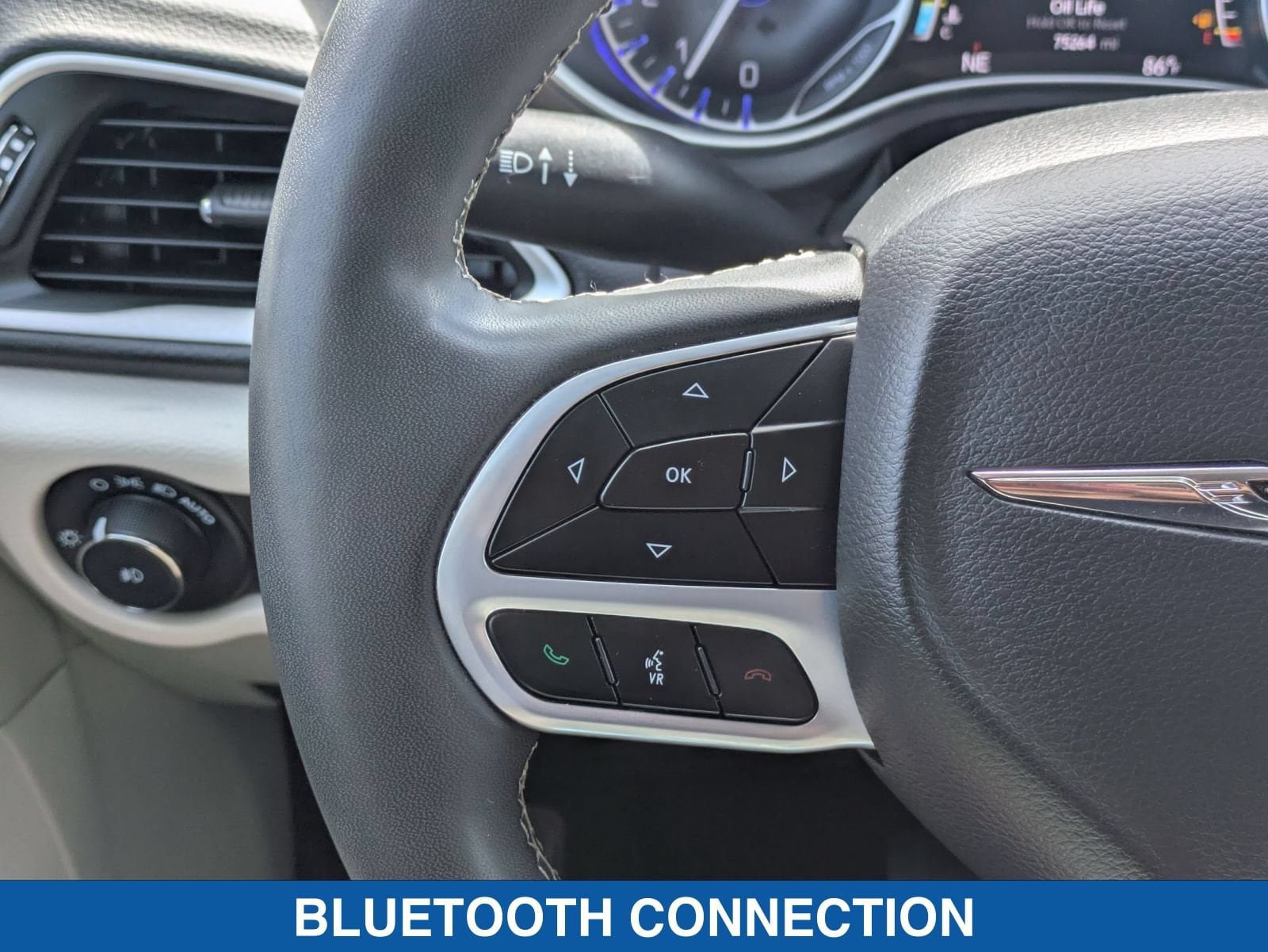 Used 2023 Chrysler Pacifica Touring-L FWD image 17