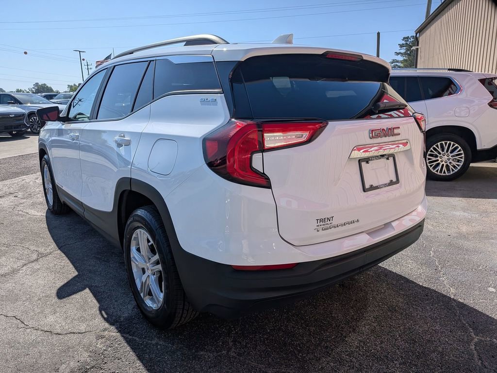 Used 2023 GMC Terrain SLE w/ Driver Convenience Package image 3