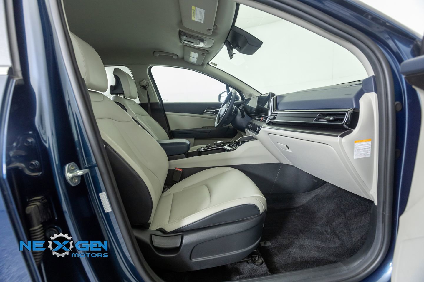 Used 2023 Kia Sportage EX image 41