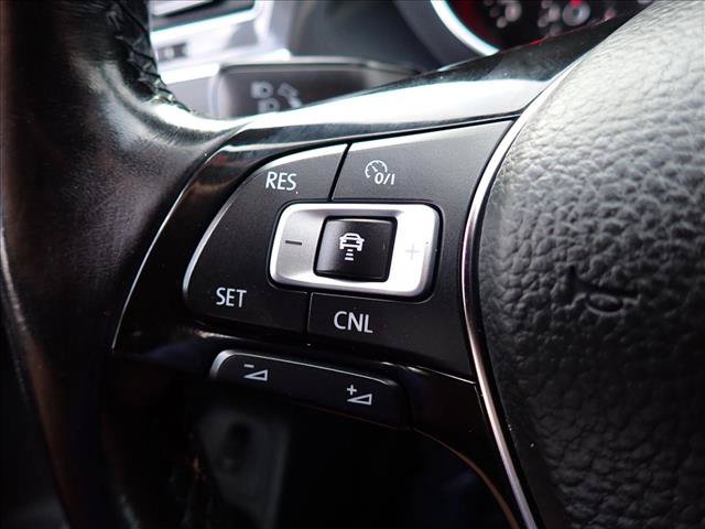 Used 2018 Volkswagen Tiguan SEL AWD/4WD image 25