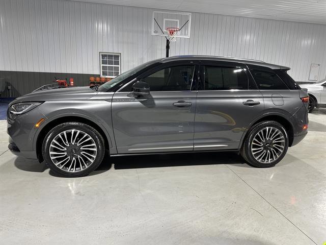 Used 2022 Lincoln Corsair Reserve w/ Sport Package image 4