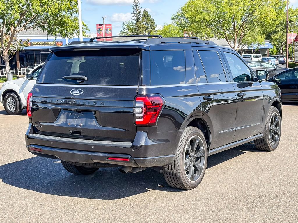 Used 2022 Ford Expedition Limited image 4