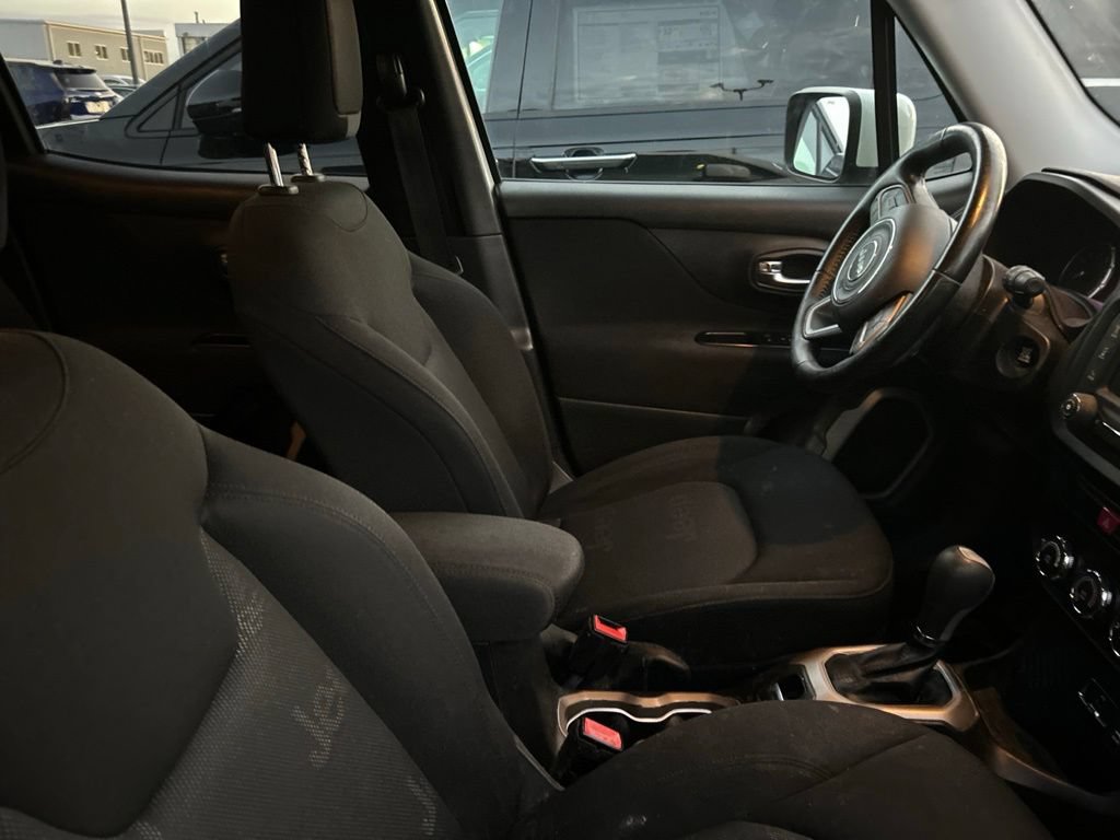 Used 2016 Jeep Renegade Latitude FWD image 9