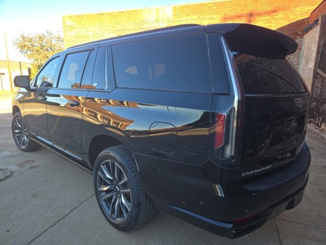 Used 2022 Cadillac Escalade ESV Sport Platinum w/ Heavy-Duty Trailer Package image 5