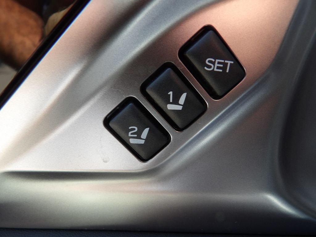 Used 2025 Subaru Outback Touring XT AWD/4WD image 15