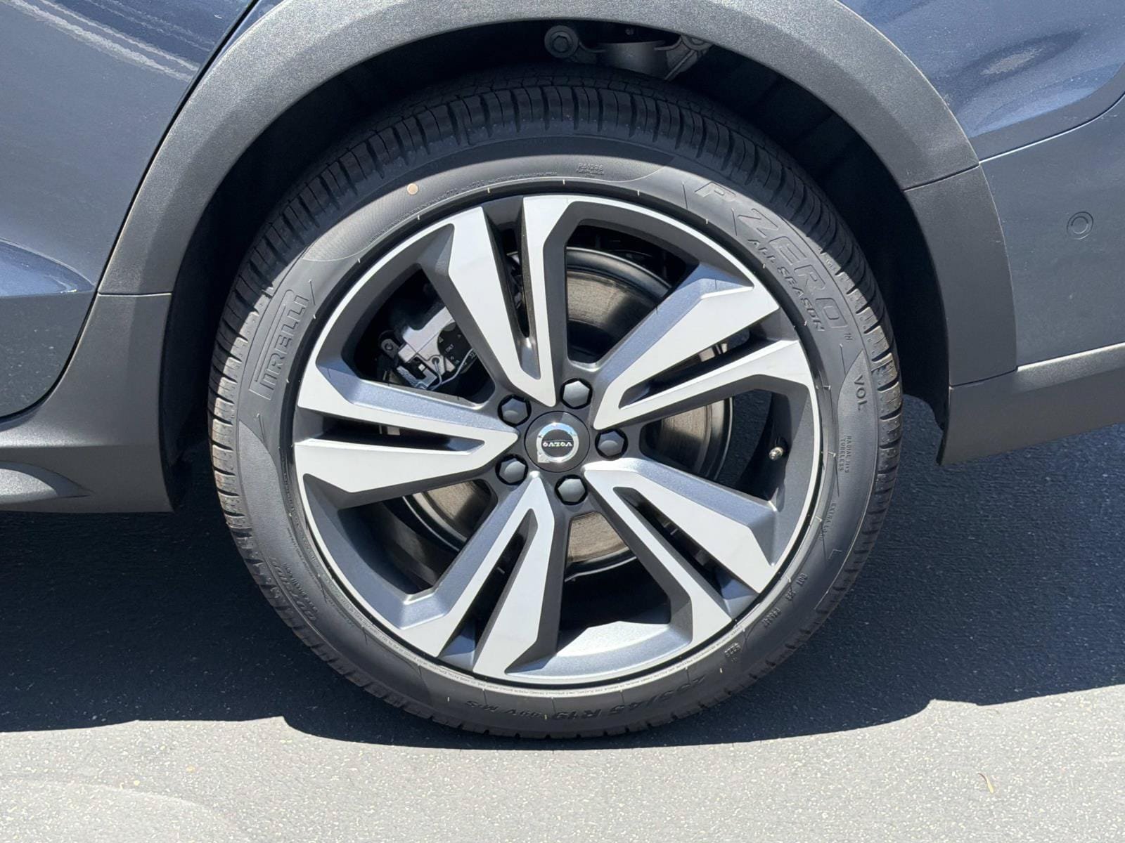 New 2026 Volvo V60 B5 Cross Country Plus w/ Climate Package AWD/4WD image 22