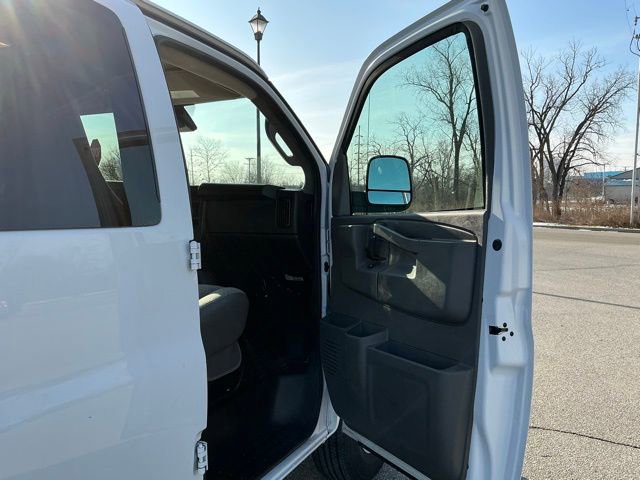 Used 2025 Chevrolet Express 3500 LT w/ LT Preferred Equipment Group image 15