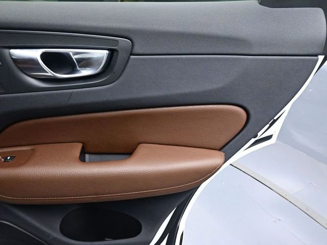 Used 2019 Volvo XC60 T5 Momentum w/ Premium Package image 28