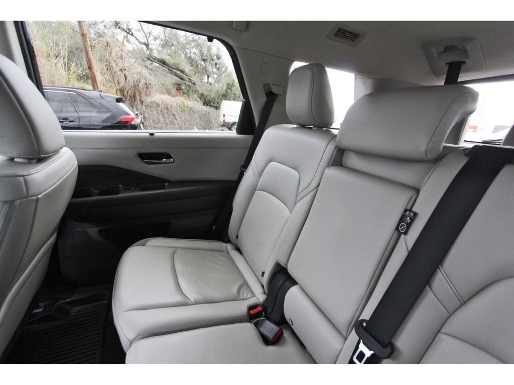 Used 2023 Nissan Pathfinder SL image 10