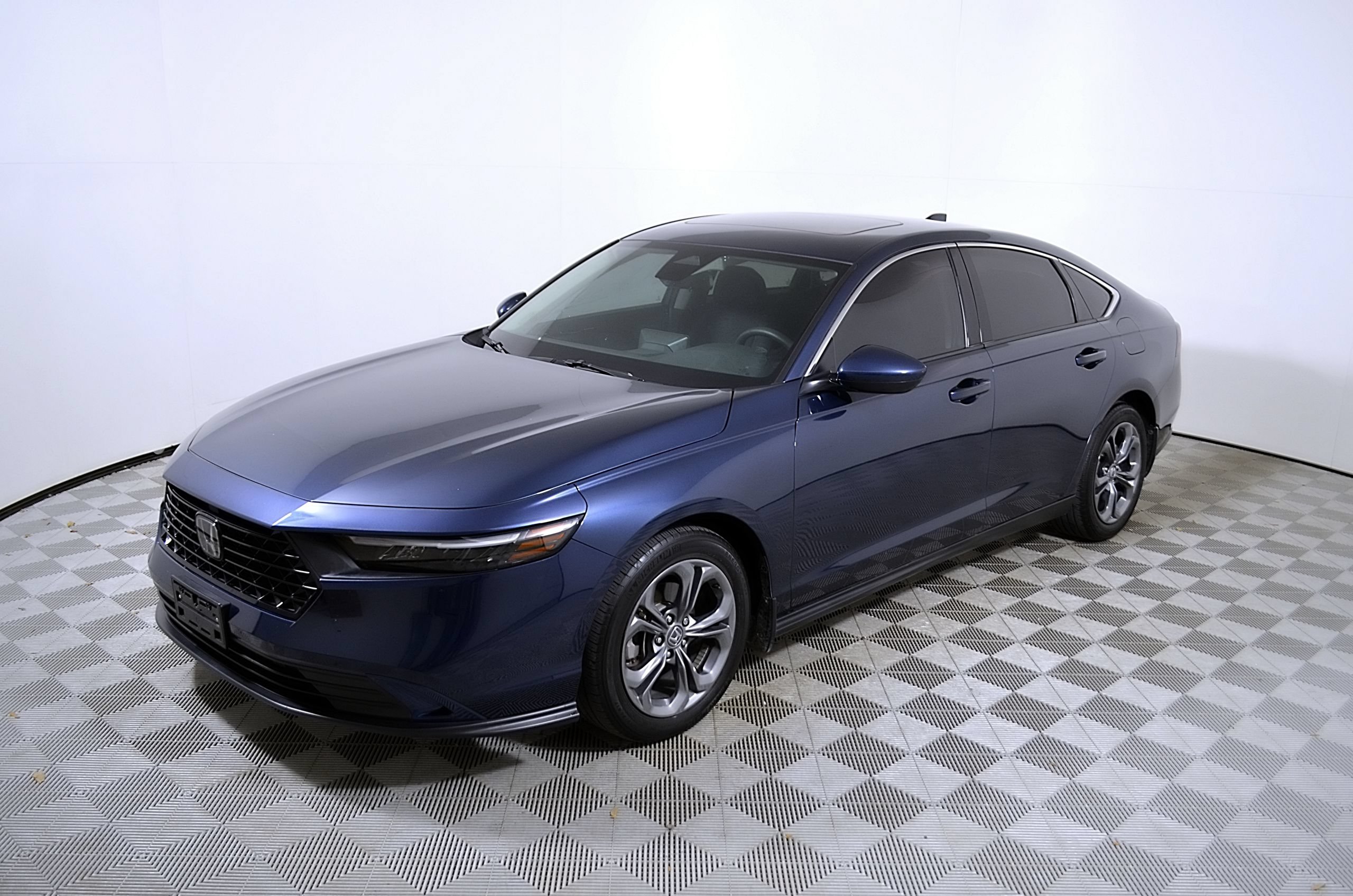 Used 2024 Honda Accord EX image 3