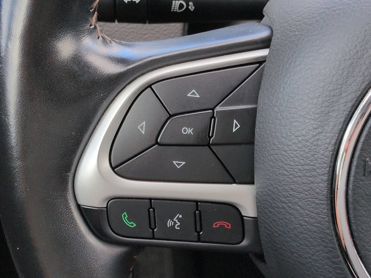 Used 2019 Jeep Compass Latitude FWD image 23