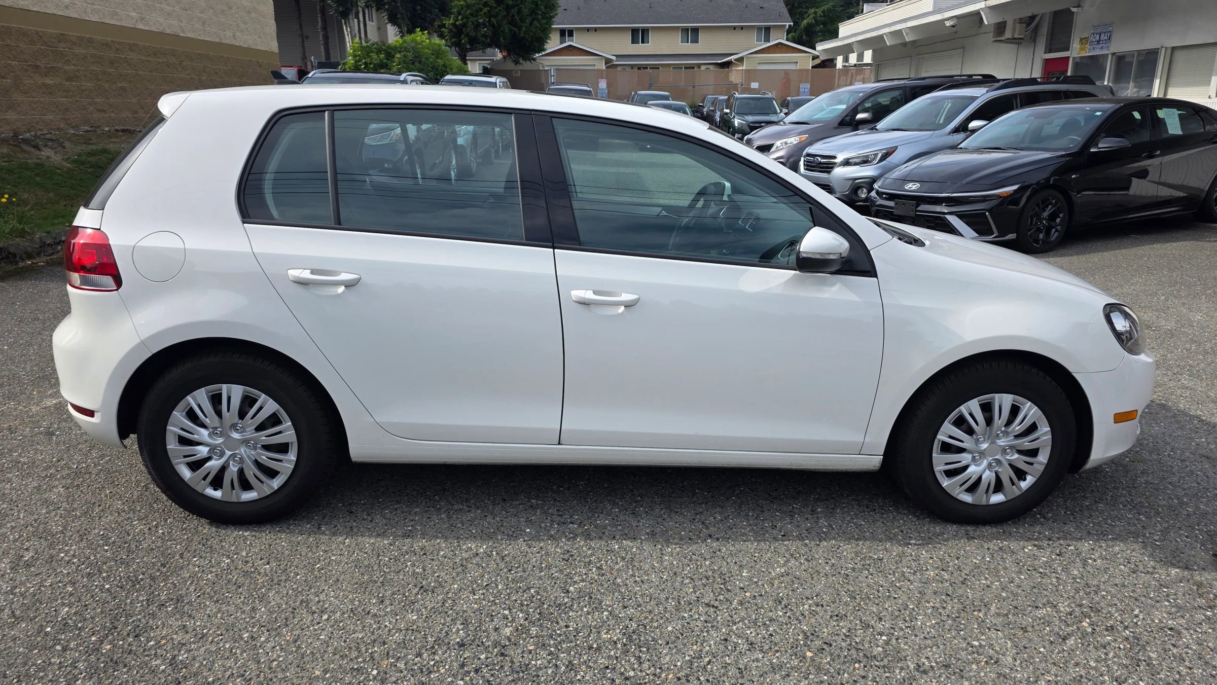 Used 2012 Volkswagen Golf 4-Door image 4