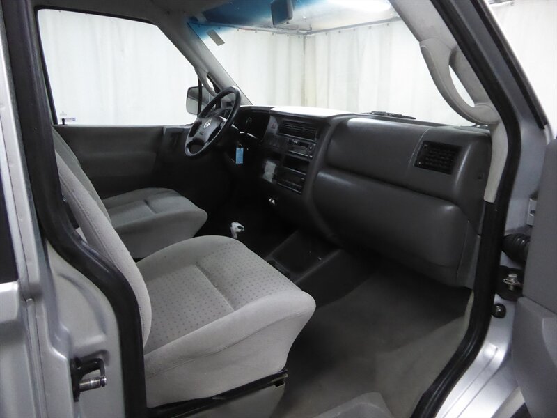 Used 2002 Volkswagen Eurovan MV FWD image 17