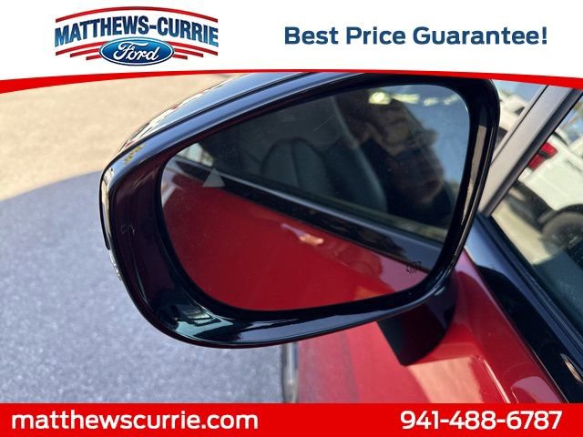 Used 2025 Chrysler Pacifica Limited image 8